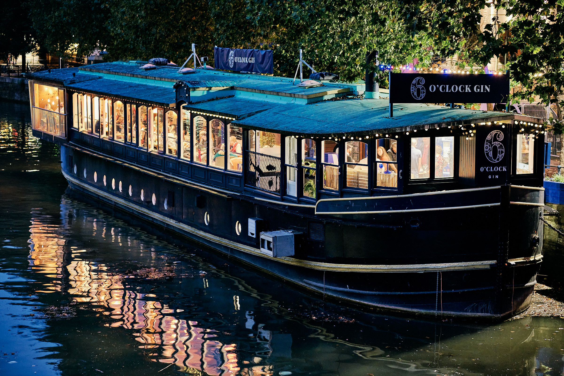 6 oclock gin at the Glassboat, docked at Welshback